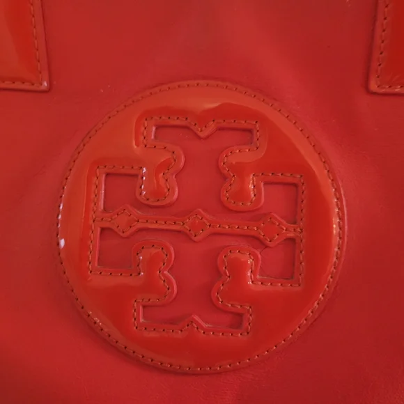 Tory Burch Red Shoulder Bag with Circular Emblem - Picture 2 of 9
